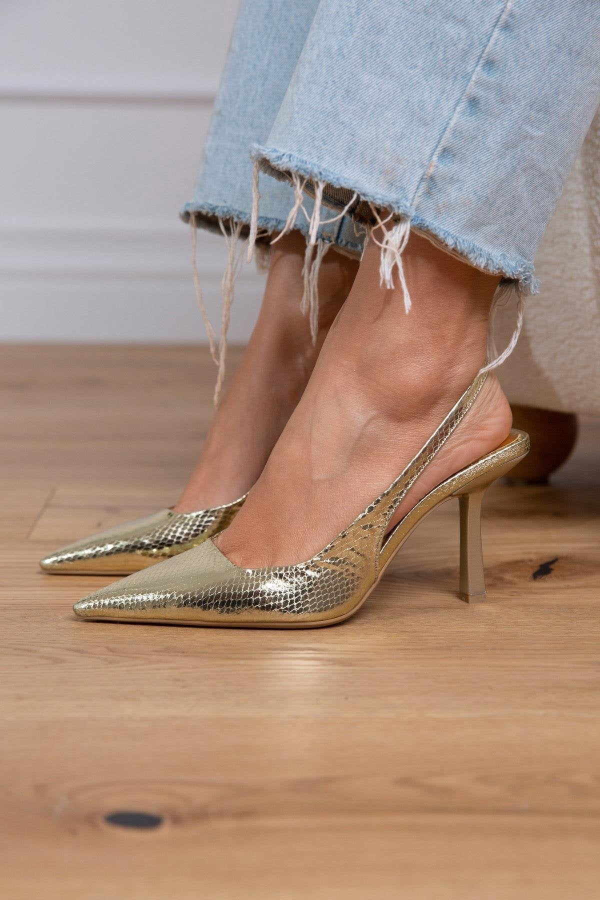 April - Ženska Sandala