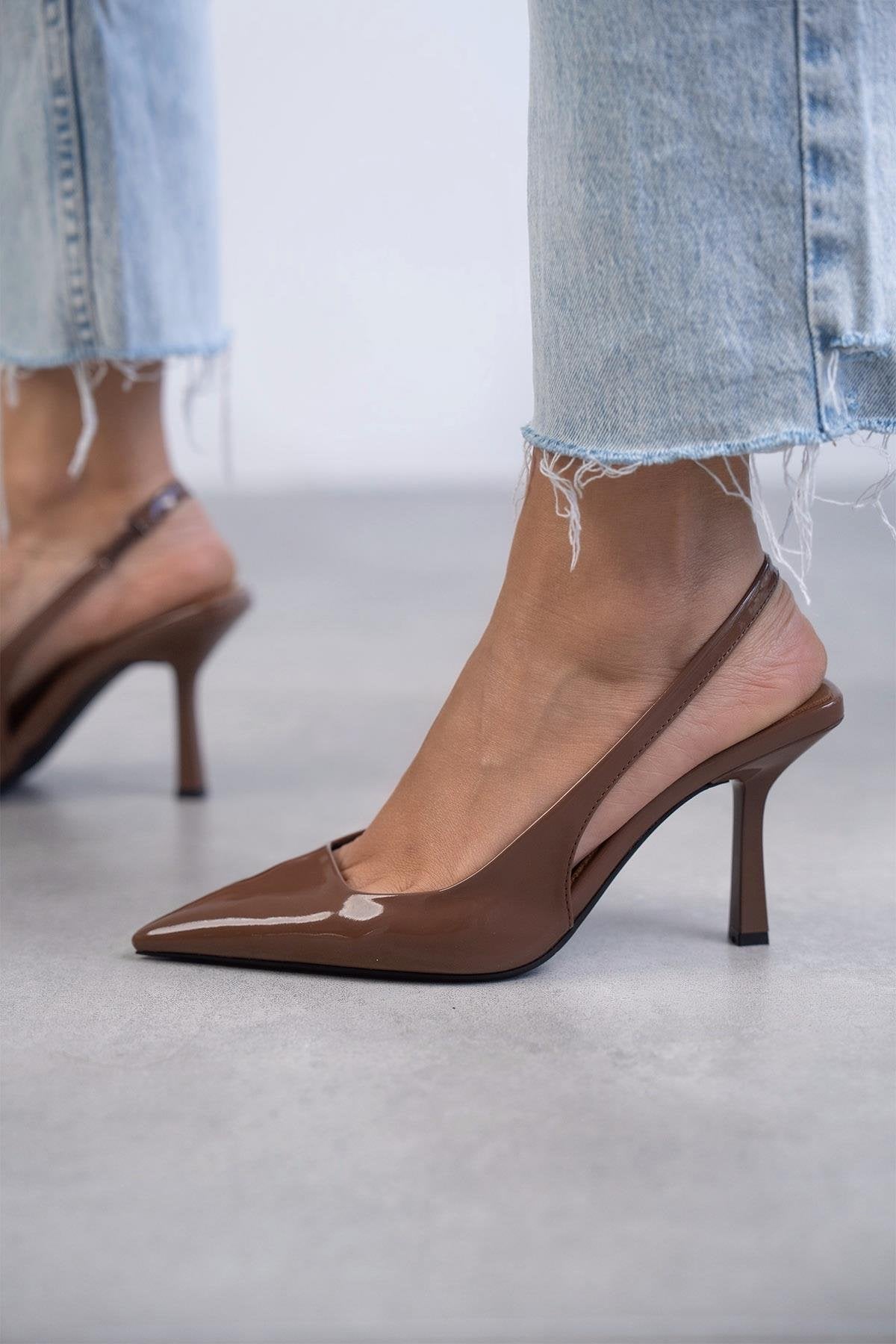 April - Ženska Sandala