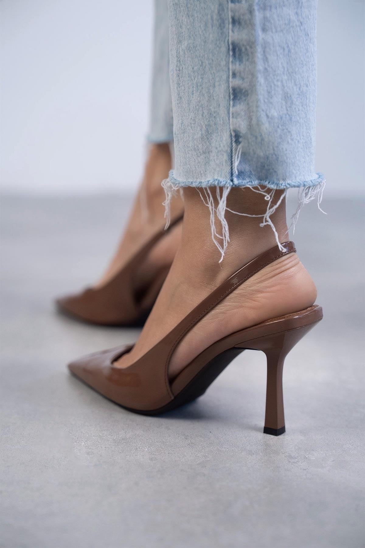 April - Ženska Sandala