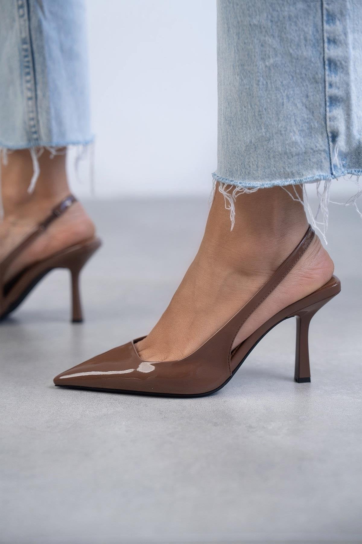 April - Ženska Sandala