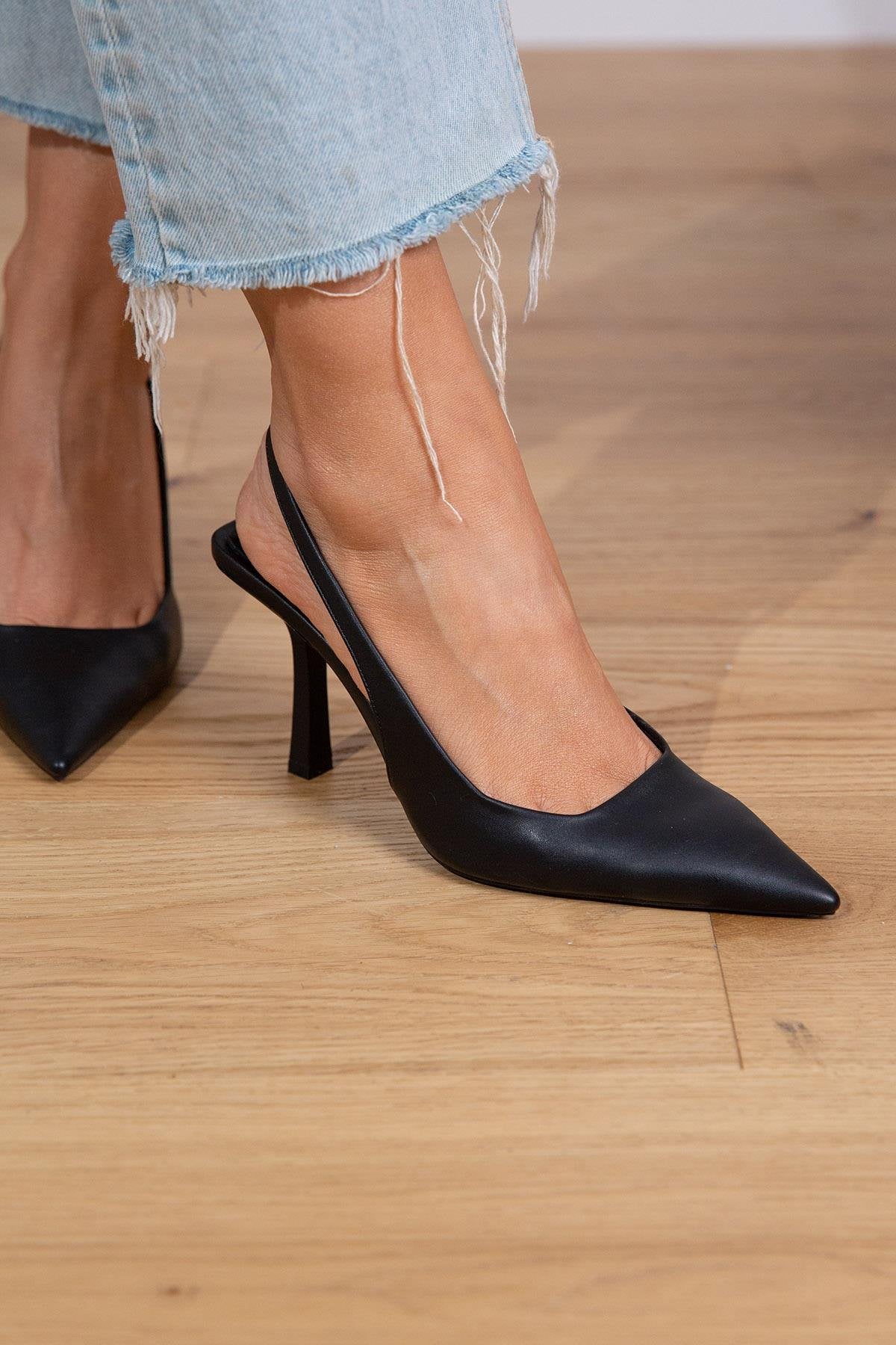 April - Ženska Sandala