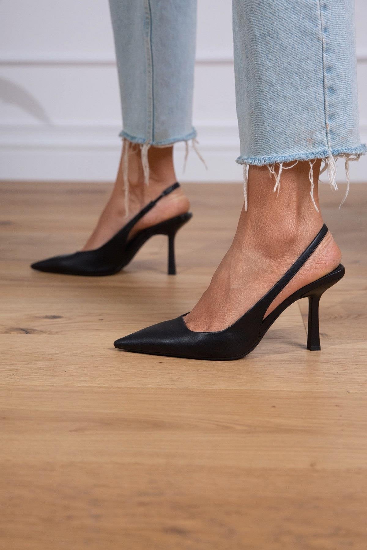 April - Ženska Sandala