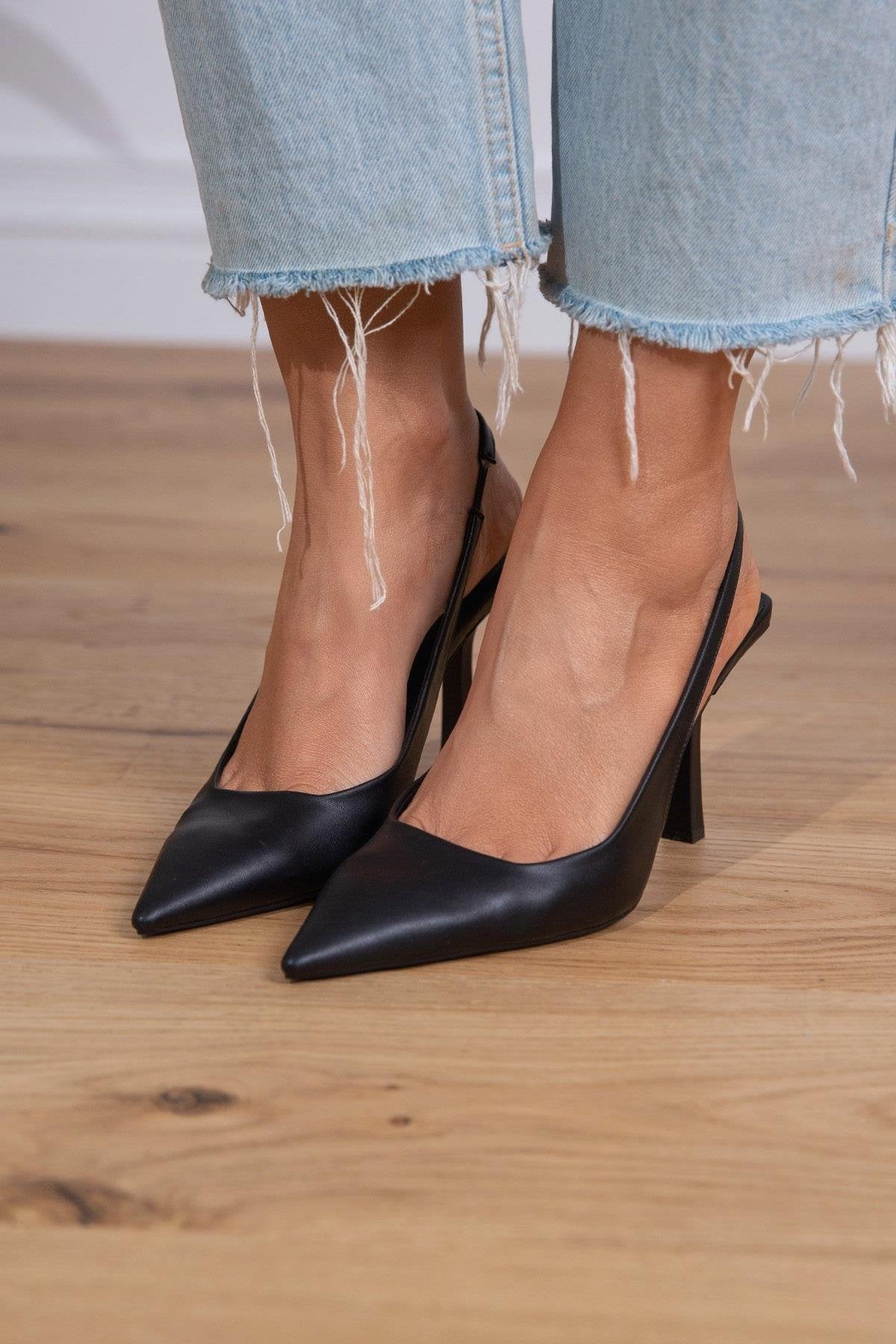 April - Ženska Sandala