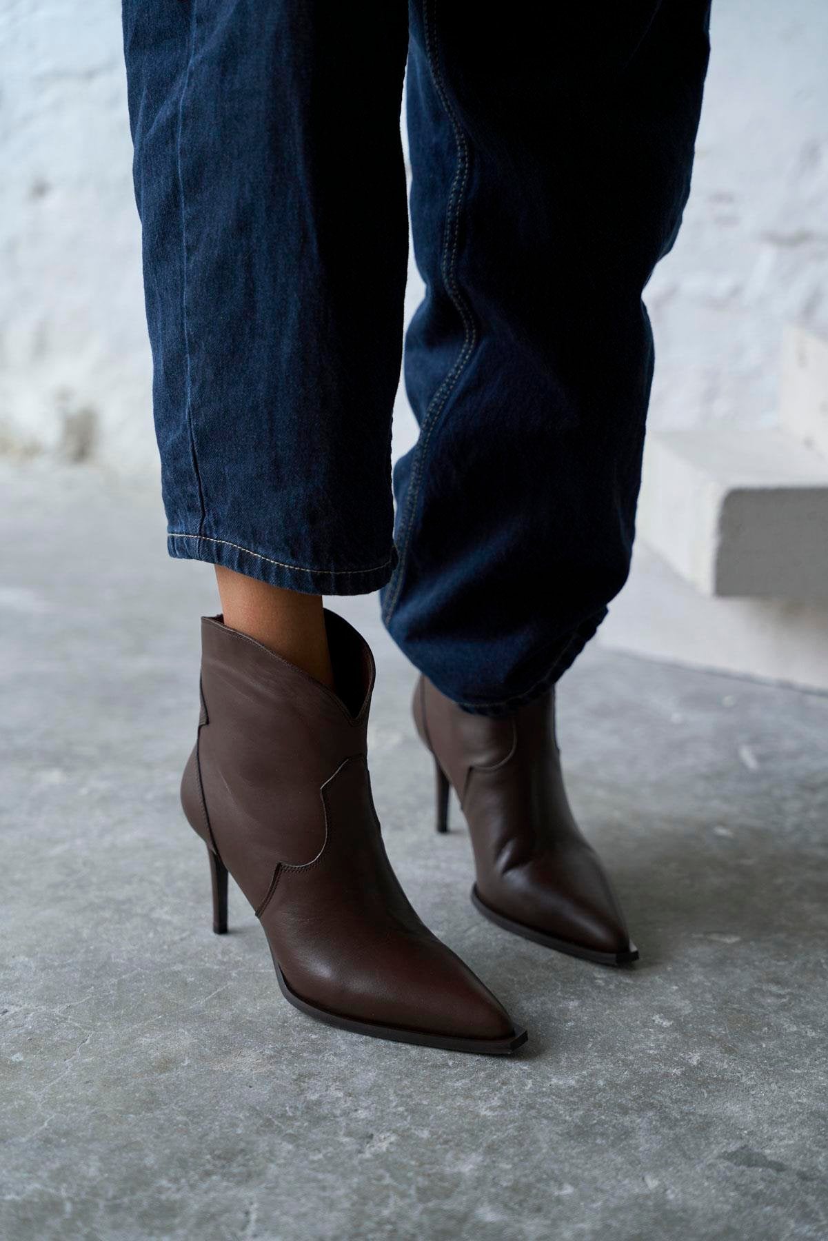 Hella - Kožne Ženske Čizme