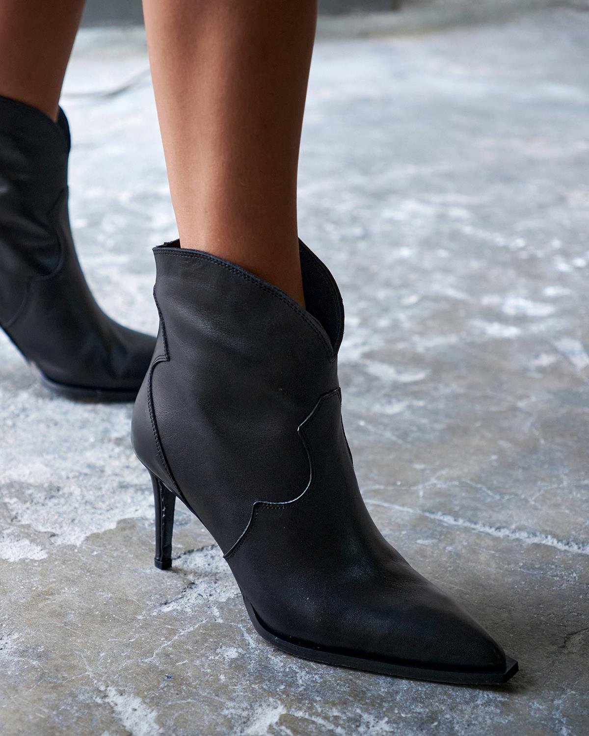 Hella - Kožne Ženske Čizme