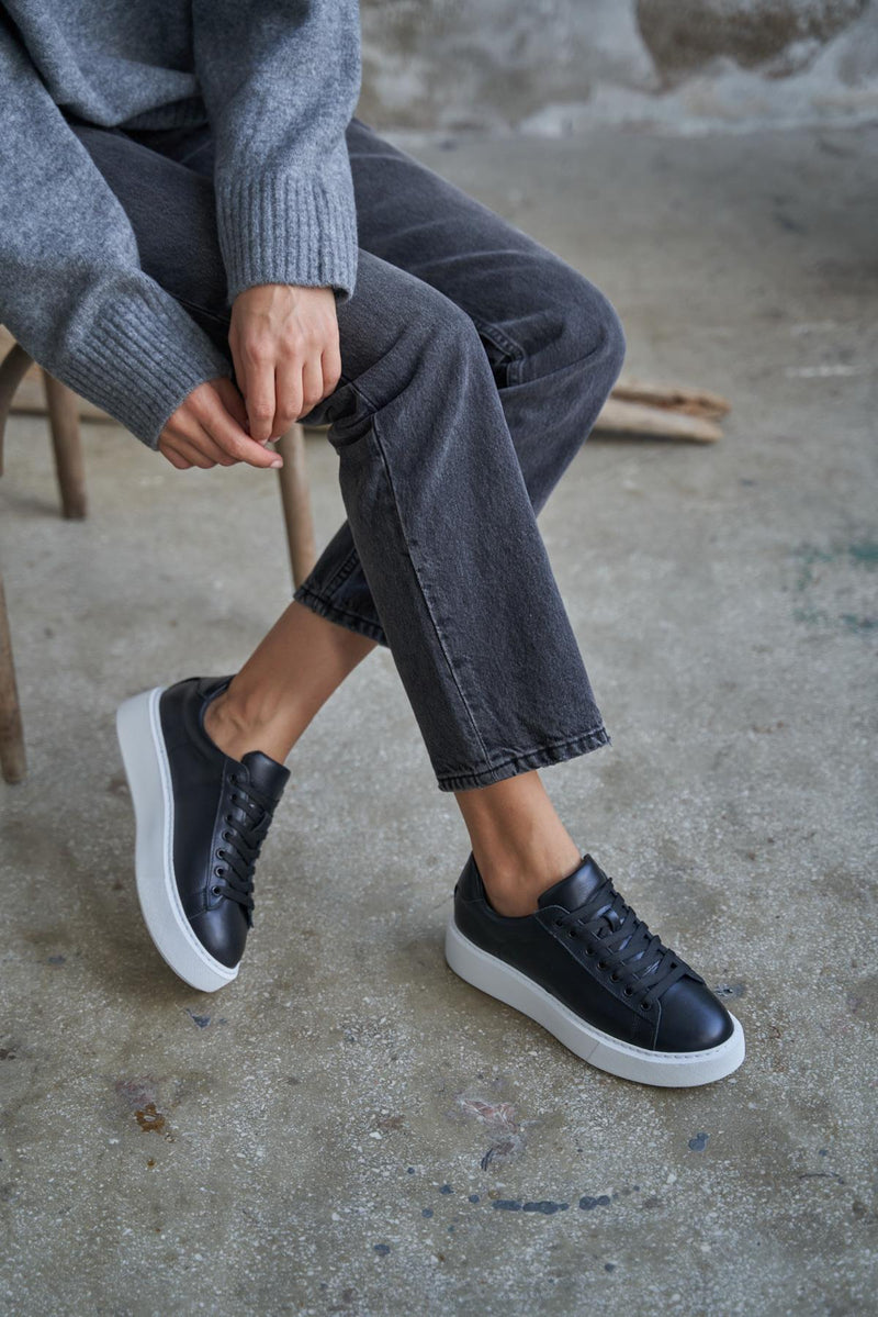 Hole - Kožne Ženske Patike